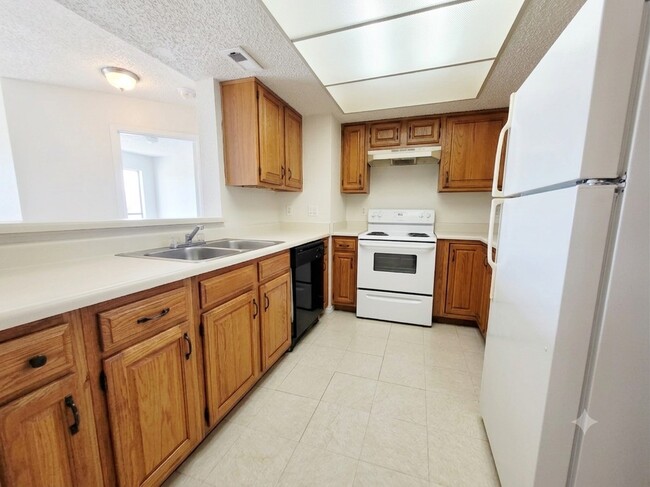 Building Photo - 2826 S Bartell Dr