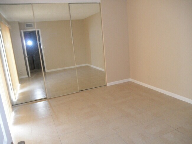 Building Photo - 584 Springdale Cir