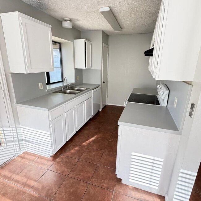 Building Photo - 5319 Waterford Dr