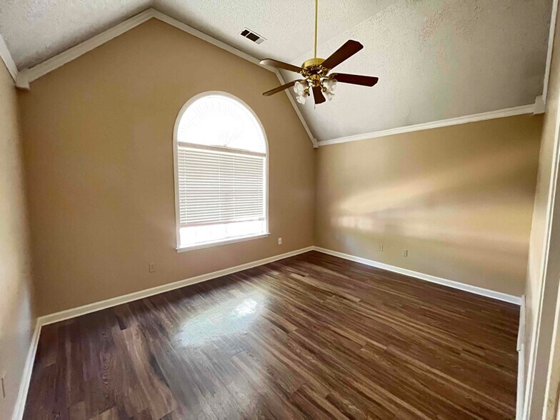Building Photo - 3123 Woodland Crest Dr