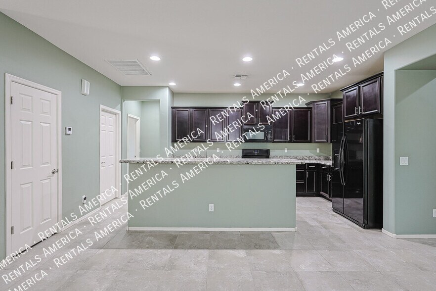 Building Photo - 15611 W Westview Dr
