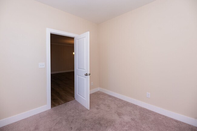 Building Photo - Beautiful 3Bed/2.5Bath Townhome located in Kernersville at Welden Village