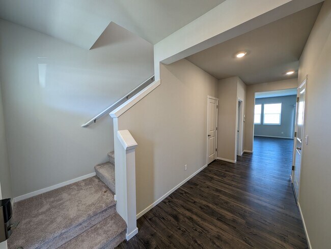 Building Photo - 1320 SW Pendleton Way