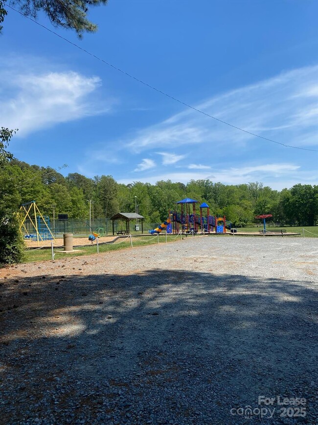 Building Photo - 7104 Lake Dr
