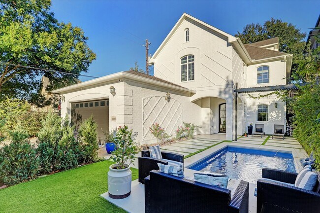 Building Photo - 1502 Whispering Pines Dr