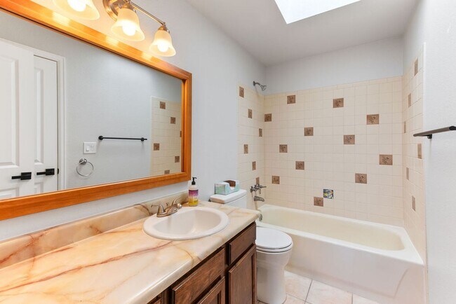 Building Photo - 4 Bedroom 2 Bathroom Large Yard in South West Fort Collins