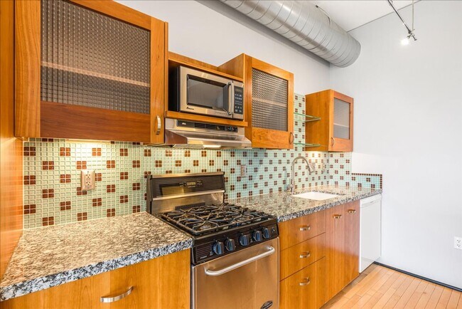 Building Photo - Modern Pearl District Condo – 1 Bedroom + 1 Bath with City Views