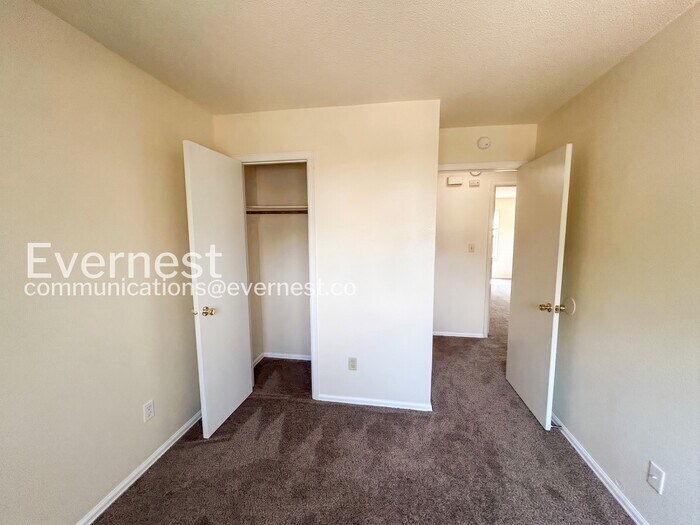 Building Photo - 2702 Dickens Dr