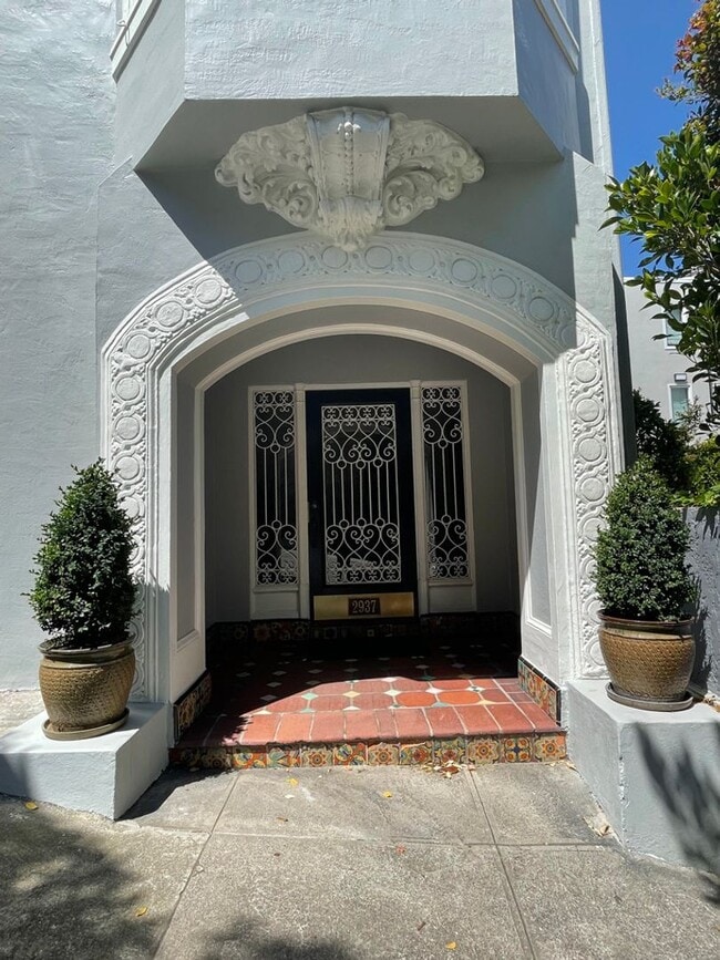 Building Photo - 2937 Scott St