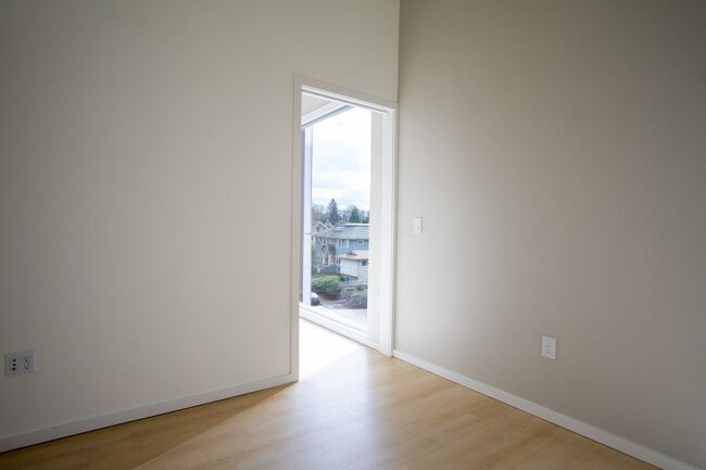 Building Photo - Modern Top Floor Corner Apt w/ W/D, A/C, & DW!