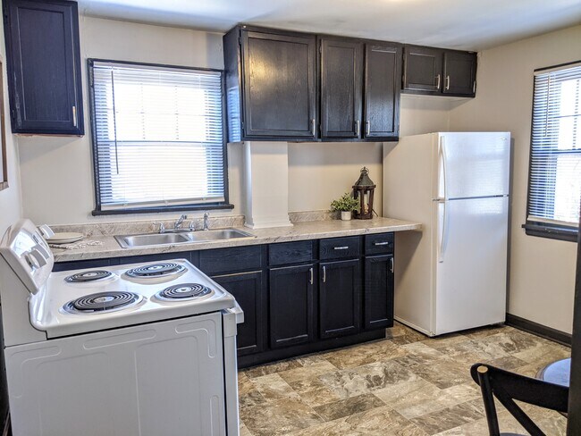 Building Photo - Hanscom Park Full Duplex