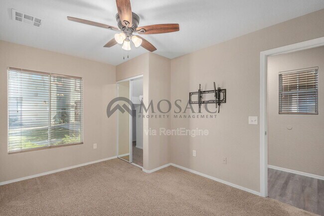 Building Photo - 9233 E Neville Ave