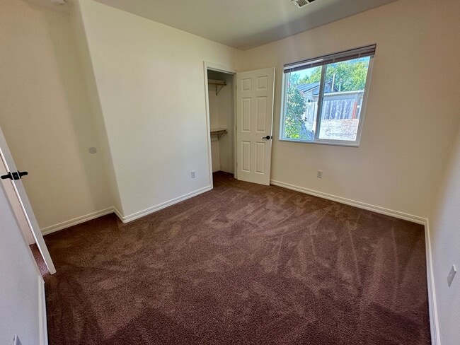 Building Photo - Fresh & Spacious 4 Bed / 2 Bath Home on Oversized Lot – McKinleyville - $2650