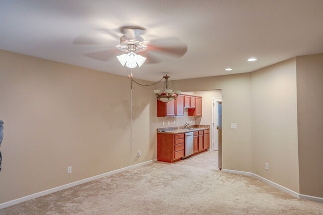 Building Photo - 2108 Pleasant View Dr