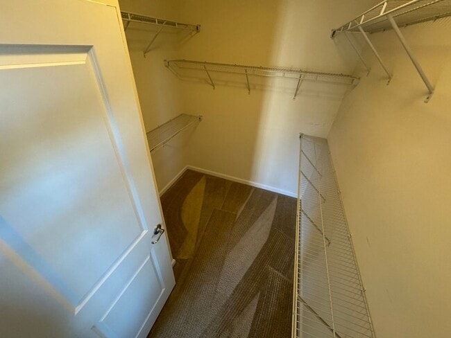 Building Photo - Gorgeous 2 Bed 2 Bath End-Unit Townhome In...