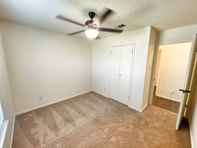 Building Photo - Charming 3-Bedroom 2- Bath home in New Bra...