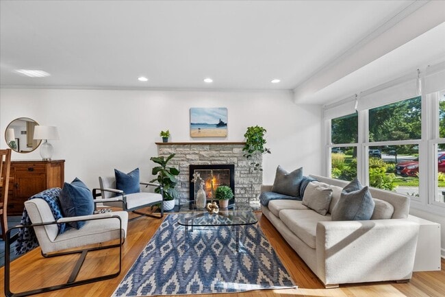 Building Photo - 40 Williamsburg Rd