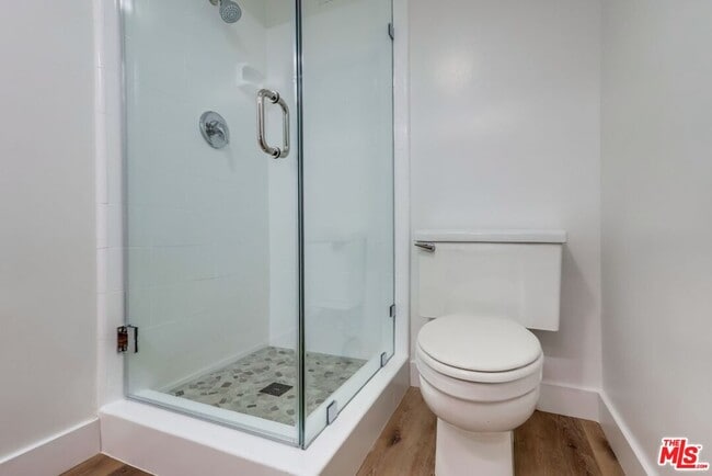 Building Photo - 435 N Oakhurst Dr