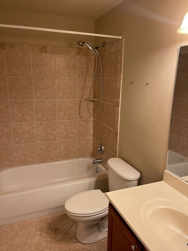 Building Photo - Stephanie Ct. Townhome
