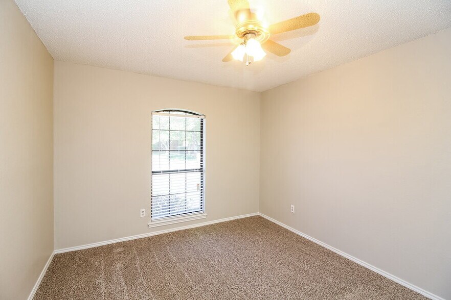 Building Photo - 7709 Harmony Dr