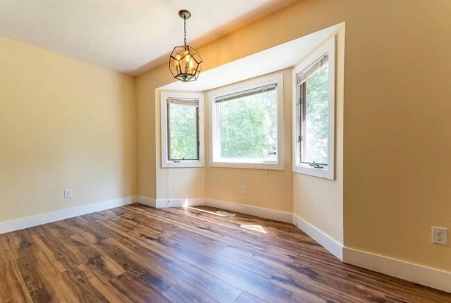 Building Photo - 3 Bed 2 Bath 2 Car Garage Home Southwest Springfield MO!!