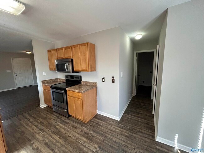 Building Photo - 3140 Lakeland Dr SW