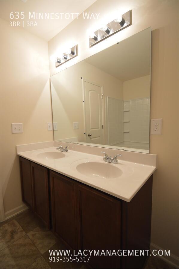 Building Photo - 635 Minnestott Way