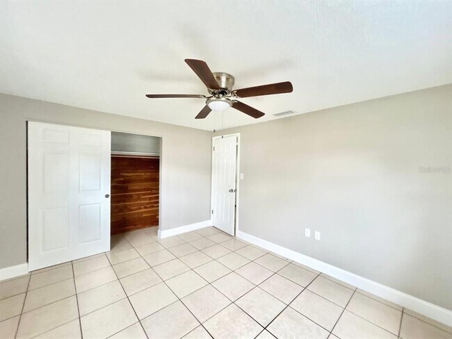 Building Photo - 3323 Fairmount Dr