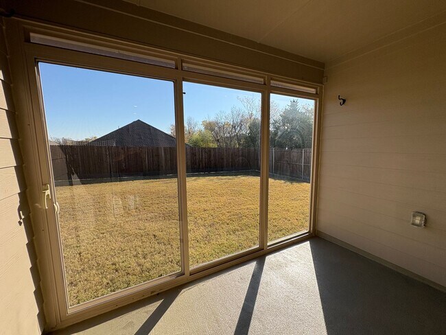 Building Photo - Pristine in Princeton!