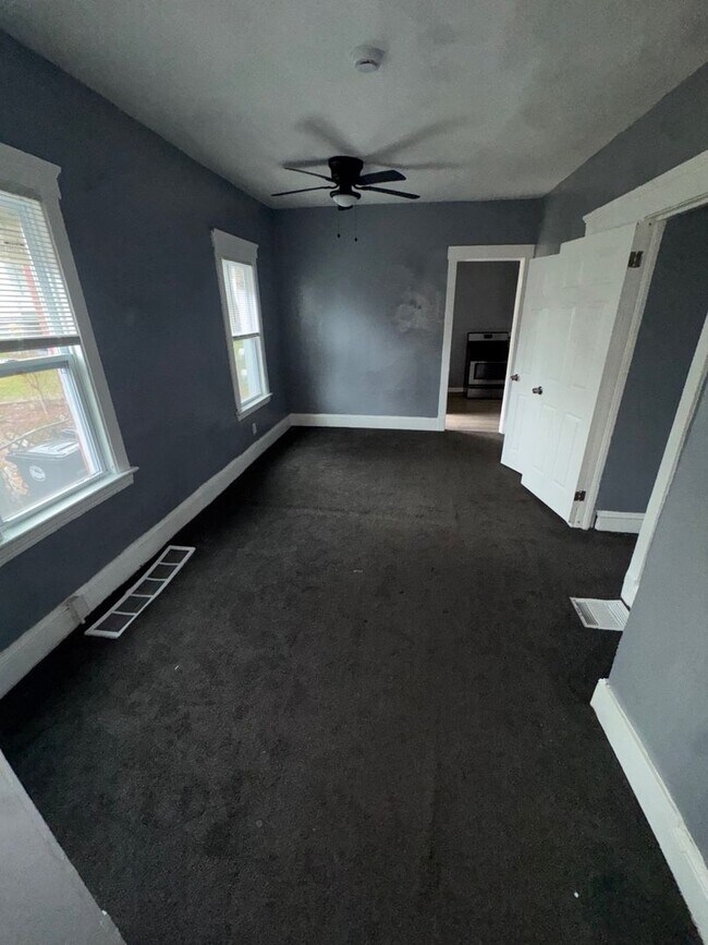 Building Photo - 3668 W 48th St