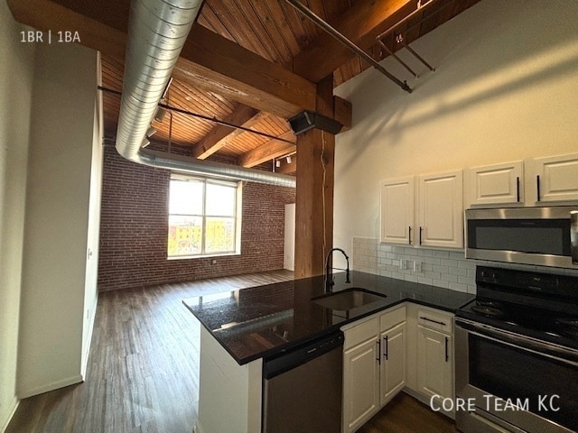 Primary Photo - 202 W 5th St