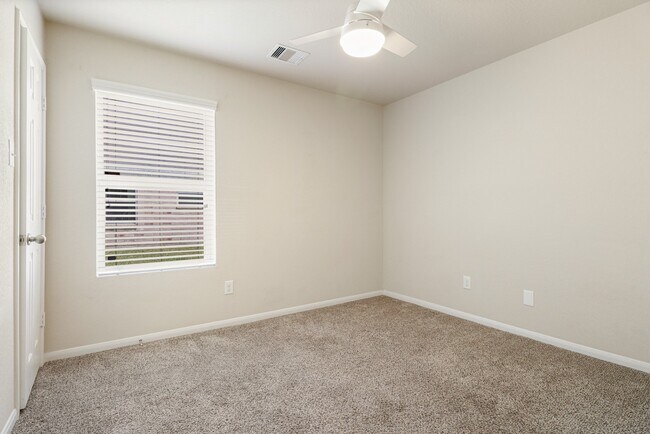 Building Photo - 15118 Vincennes Oak St