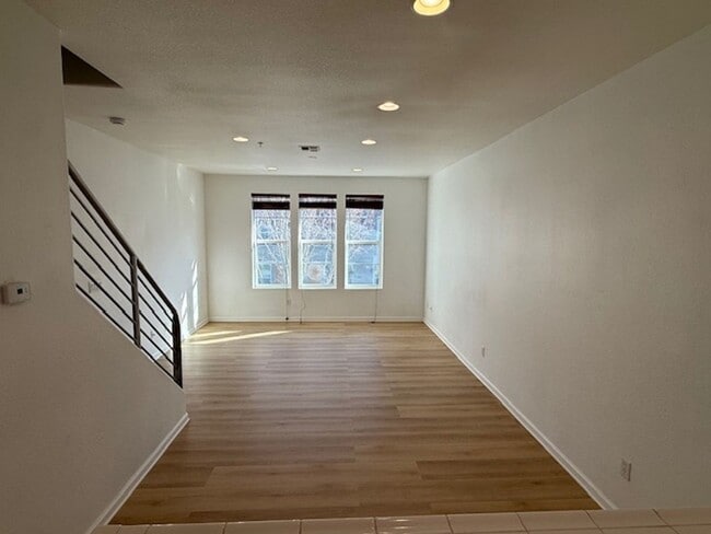 Building Photo - 3-Bedroom Townhome in Central Richmond Near Richmond BART Station