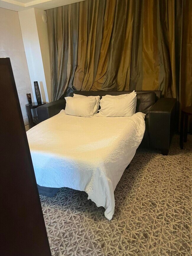 Building Photo - 3800 N Ocean Dr