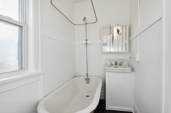 Building Photo - 224 N Humboldt Ave