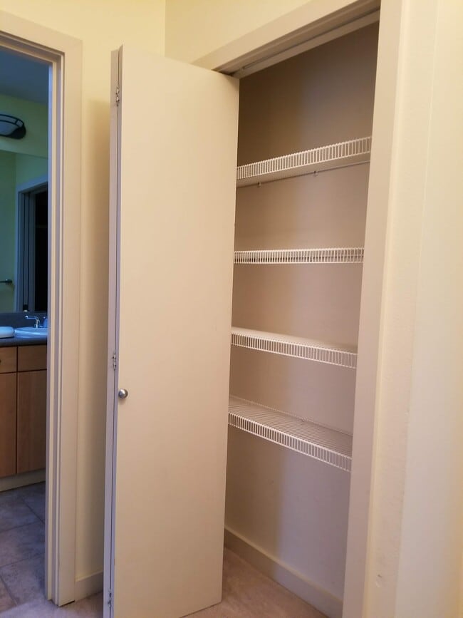 Building Photo - 809 Taylor Ave N