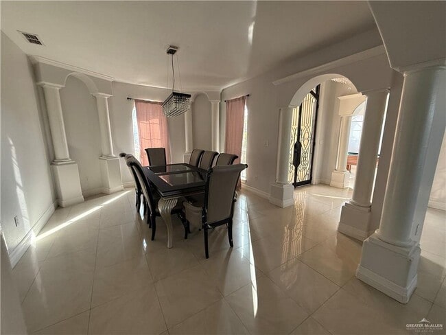 Building Photo - 16 El Jardin St