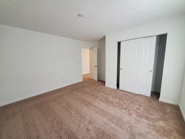 Building Photo - 15 Clinchfield Ct