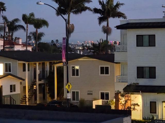 Building Photo - 860 Turquoise St