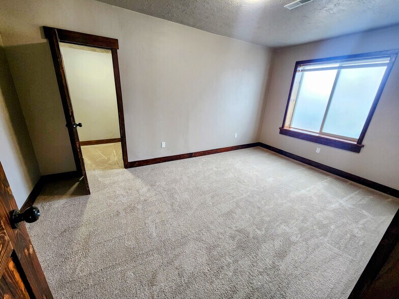 Building Photo - 14249 S Knapper Way