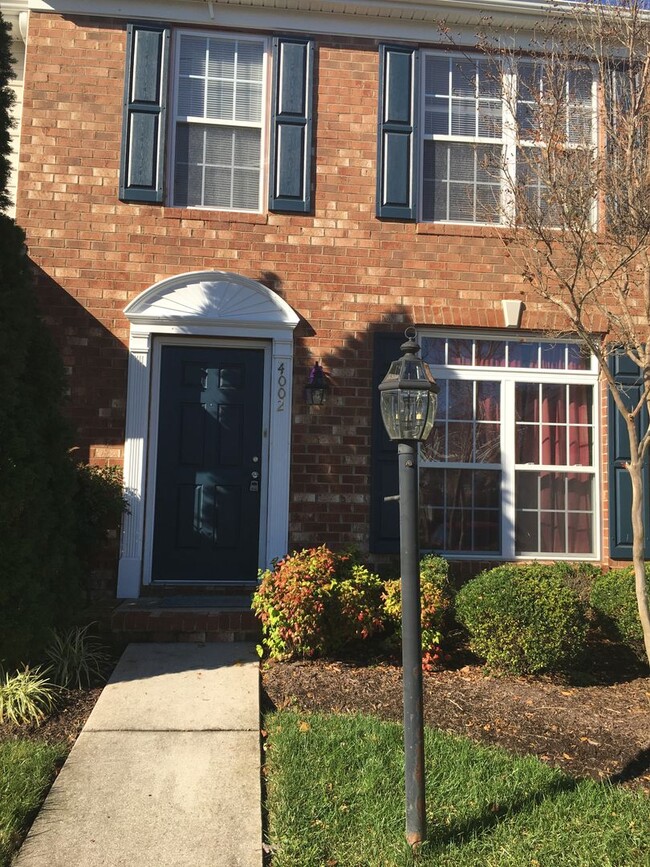 Building Photo - Beautiful Townhouse To Rent in Easter Henrico