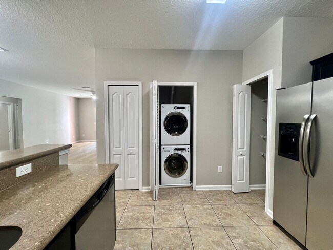 Building Photo - Stylish 3 Bedroom, 2 bath Condo with Woode...