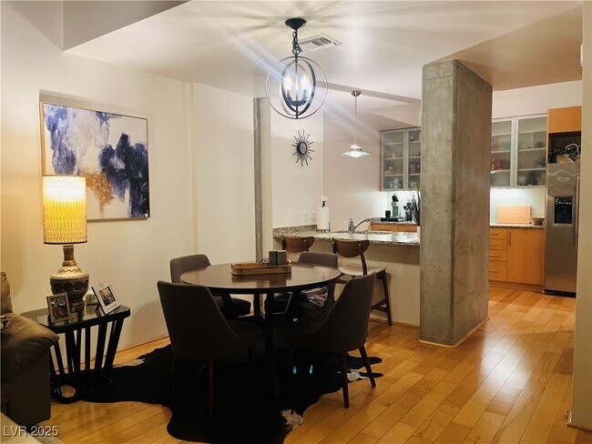 Building Photo - 353 E Bonneville Ave