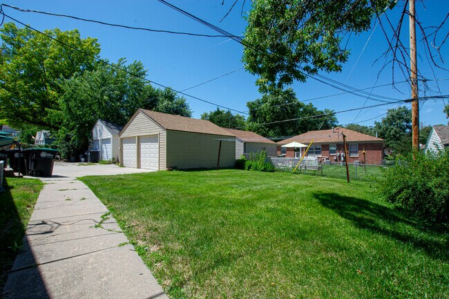 Building Photo - 5806 Western Ave