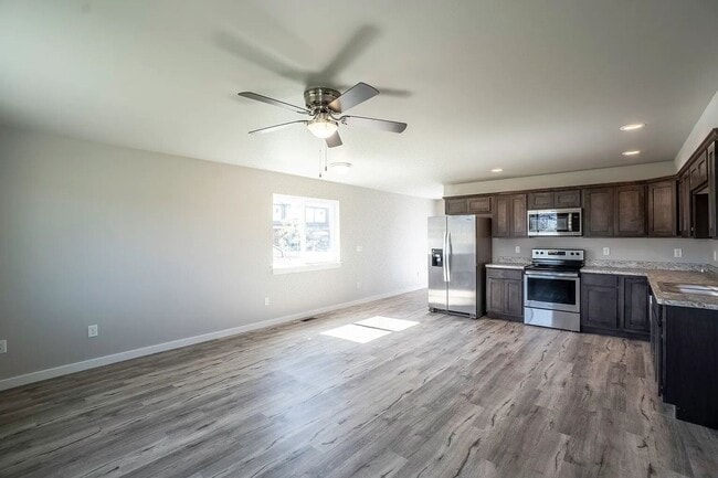 Building Photo - 3 bedroom, 2 bath Townhome in Belgrade