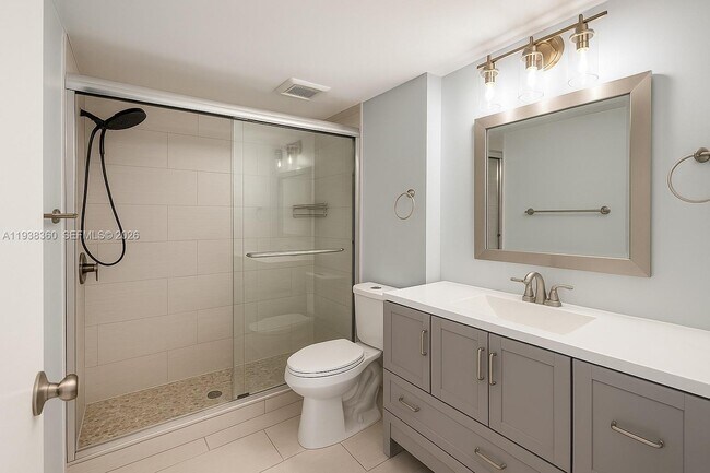 Building Photo - 649 E Sheridan St