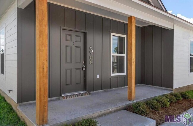 Building Photo - 6908 Goya Ave