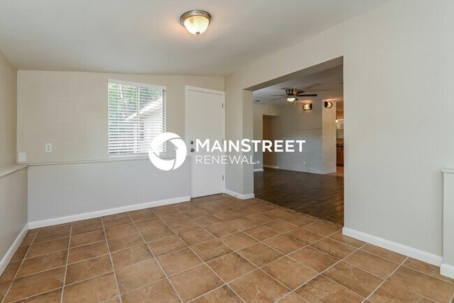 Building Photo - 3 Bedroom Pet-Friendly Home in Jacksonville, FL with Main Street Renewal