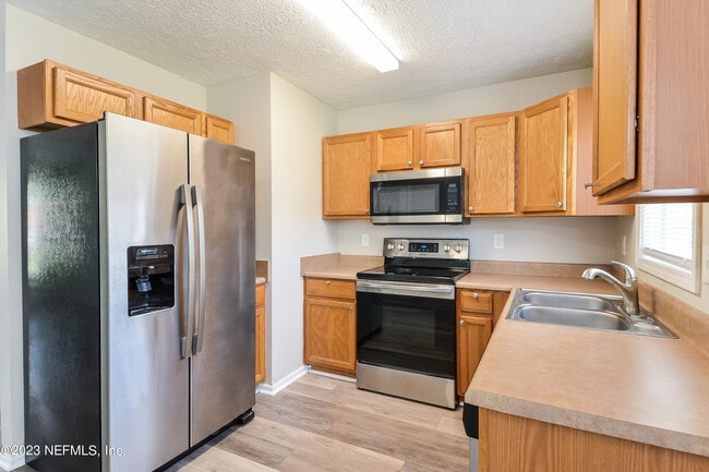Building Photo - 12290 Versailles St