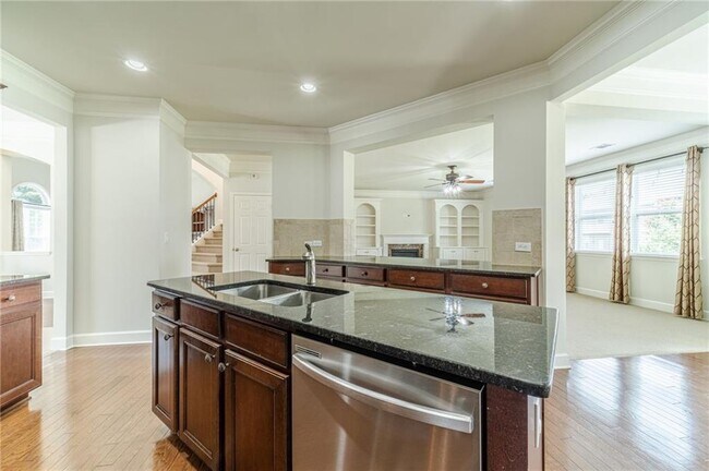 Building Photo - 2557 Staunton Dr